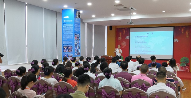 b佟长辉律师为深圳怡康妇产医院做《侵权责任法规范下的医疗损害法律实务》专题讲座/b