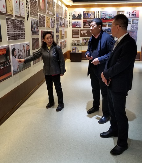 b佟长辉律师接受延边大学专访并参观校史馆/b