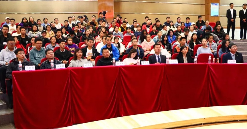 b佟长辉律师应邀为延边大学医学院2019年新生做职业规划讲座/b