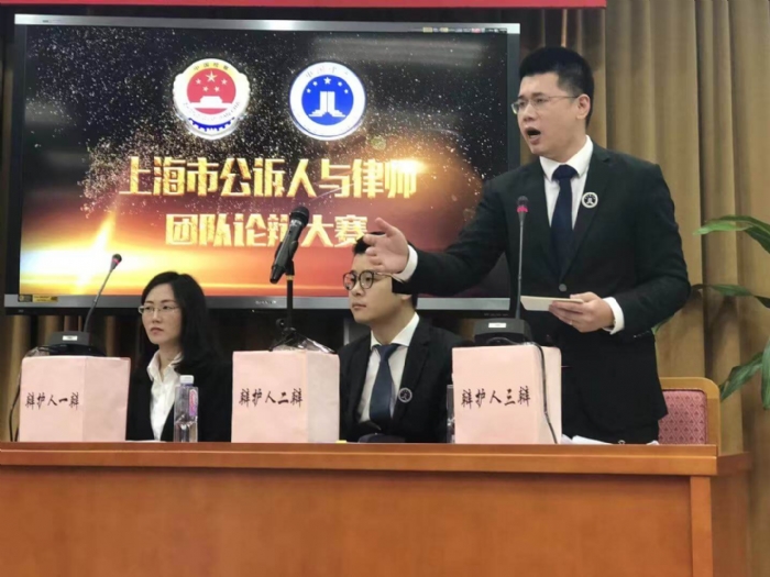 谢向英-虹口区如何收取费用律师照片展示
