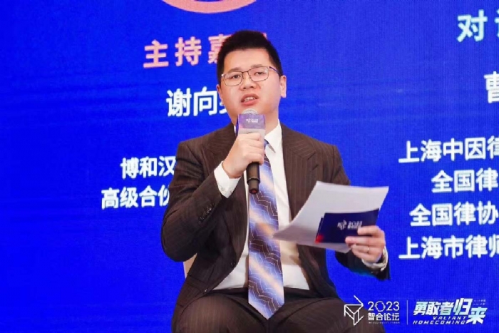 谢向英-虹口区如何收取费用律师照片展示