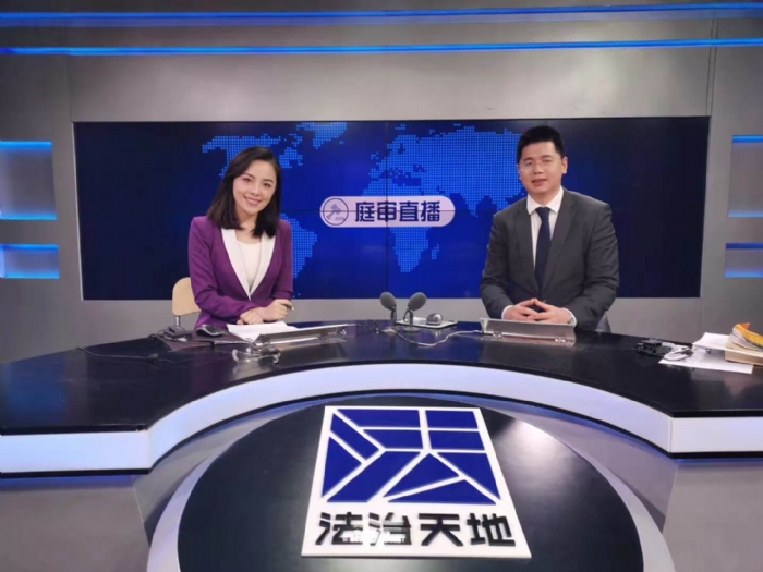 谢向英-虹口区如何收取费用律师照片展示