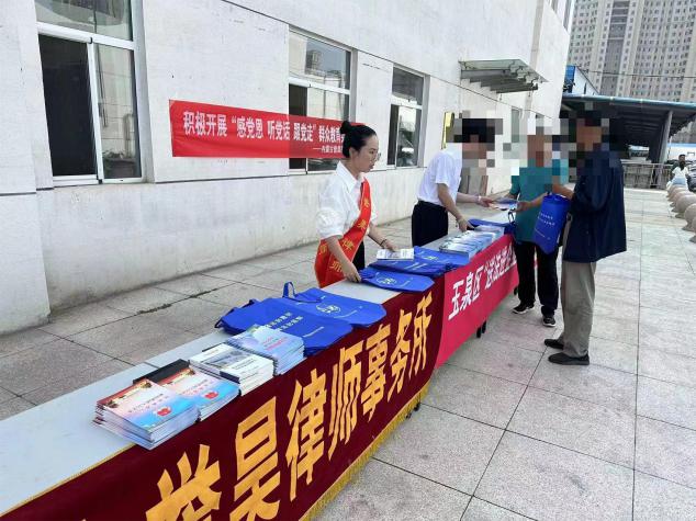 刘荣-呼和浩特药品购销合同律师照片展示