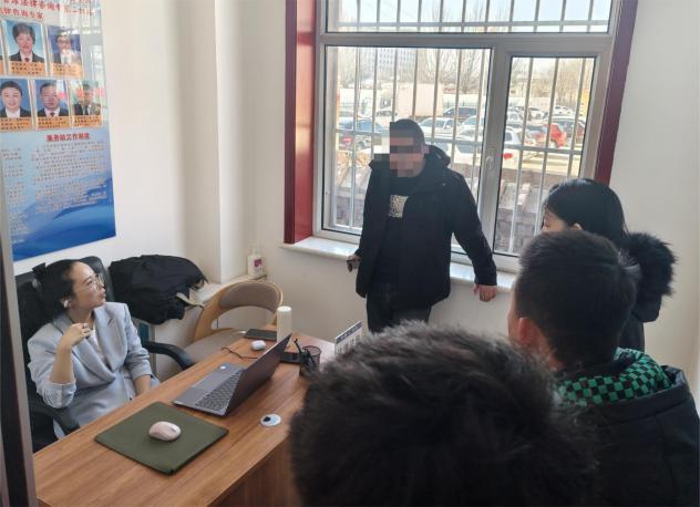 刘荣-呼和浩特交通轻微事故处理时间律师照片展示